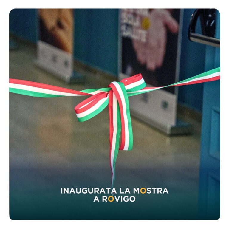 Cover blog con un nastro tricolore e la scritta "Inaugurazione della mostra a Rovigo"