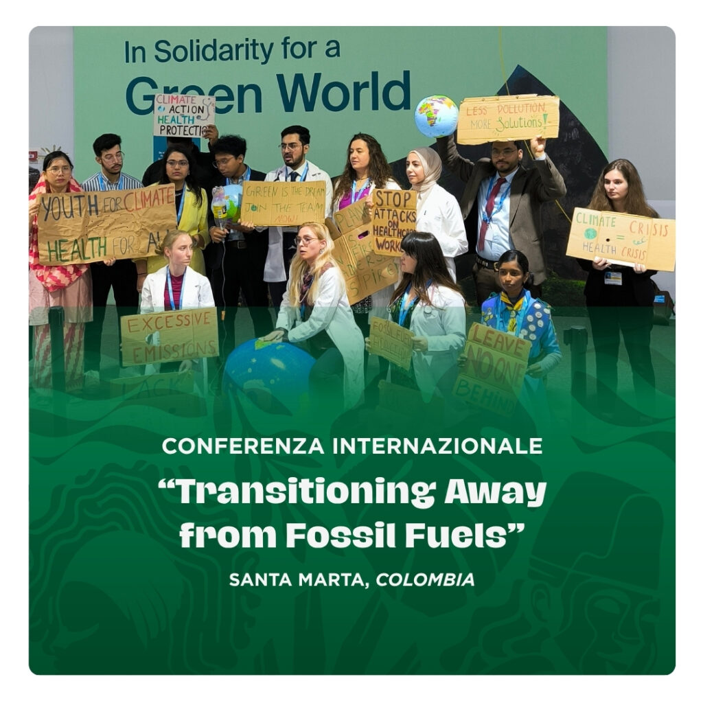 gruppo di persone in protesta durante la COP29 a baki. Immagine copertina blog con scritto "Conferenza Internazionale, “Transitioning Away from Fossil Fuels, Santa Marta, Colombia"